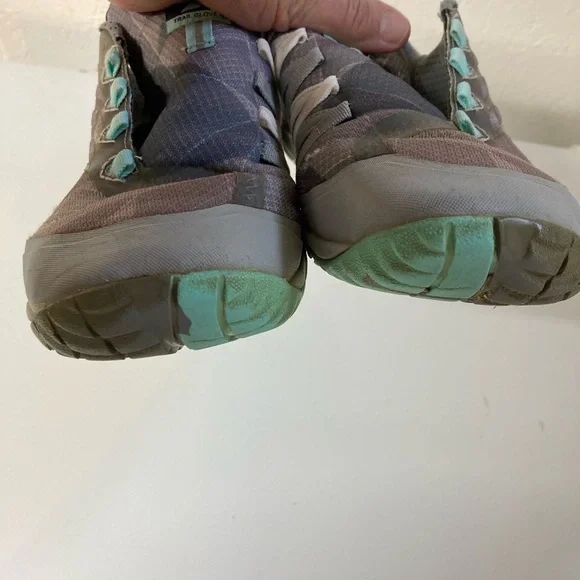 Merrell Trail glove 4 preowned with distressing & tearing on top toe area Sz 9.5 - Picture 11 of 15